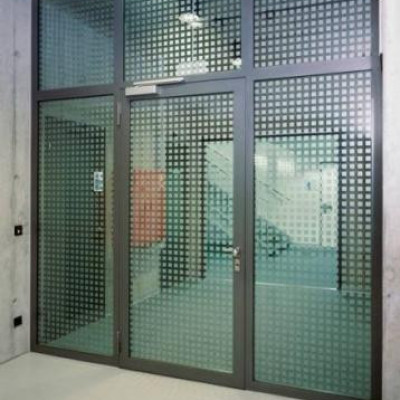 Stalen + aluminium deuren - Stalen en alu deuren  op maat, dockshelters en dock levellers