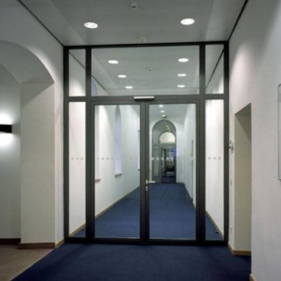 Stalen + aluminium deuren - Stalen en alu deuren  op maat, dockshelters en dock levellers